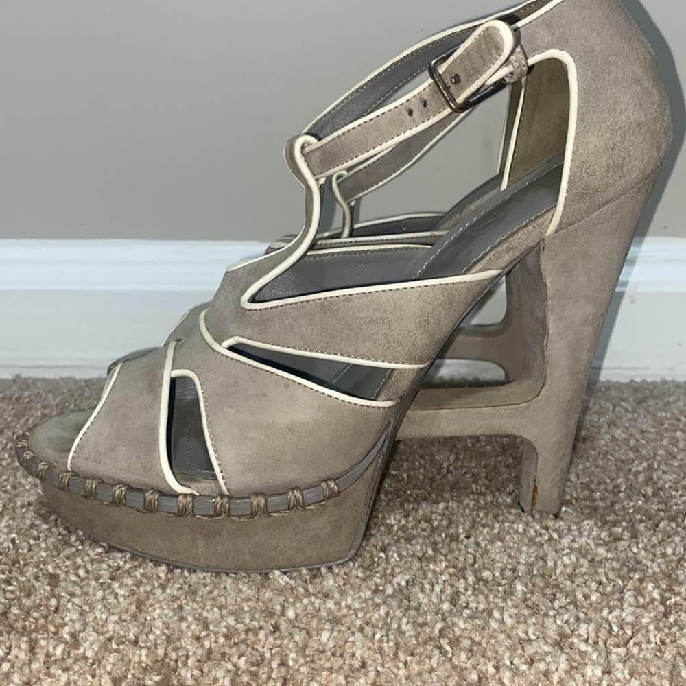 YSL | Gray Suede Sandals with T-Strap Design - Picture 2 of 11
